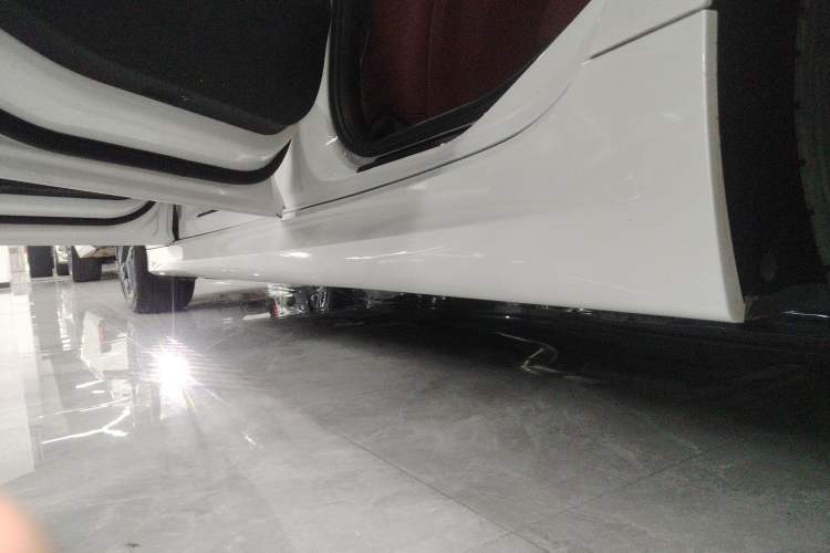Used BMW 3 Series 2025 330Li M Sport Shadowline Package Left Side Sill