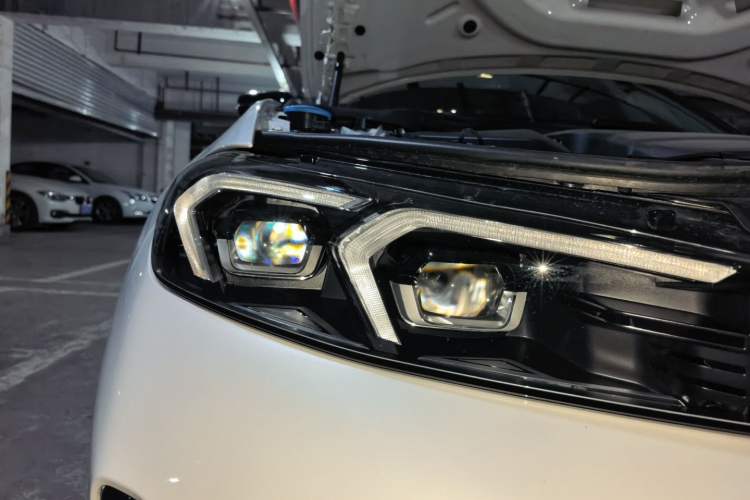 Used BMW 3 Series 2025 330Li M Sport Shadowline Package Right Front Headlight