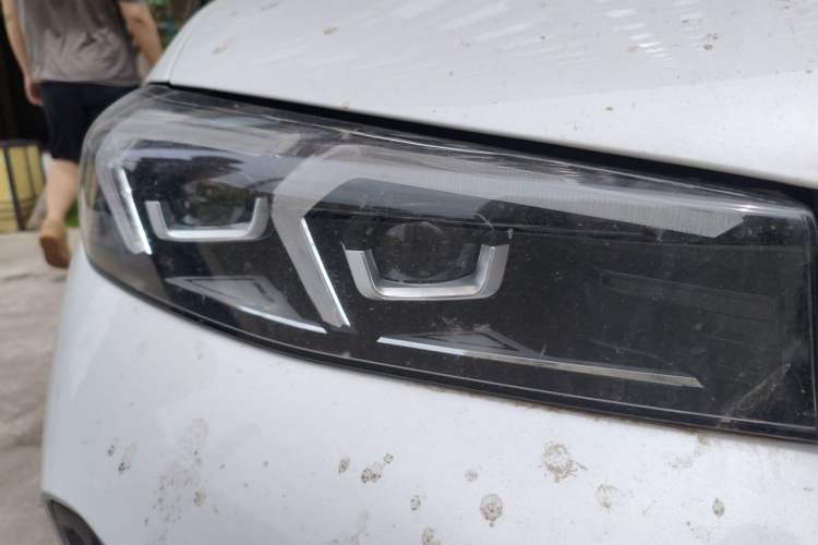 Used BMW 3 Series 2025 330Li M Sport Shadowline Package Right Front Headlight