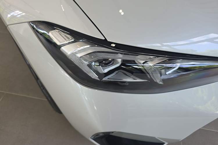 Used BMW 3 Series 2025 330Li M Sport Shadowline Package Right Front Headlight
