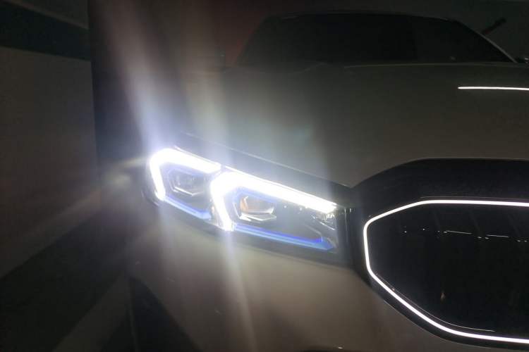 Used BMW 3 Series 2025 330Li Luxury Edition M Sport Night Edition Package Right Front Headlight