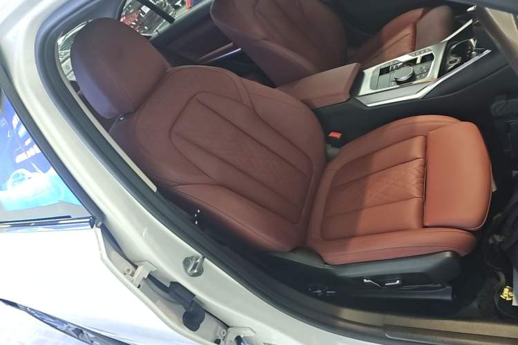 Used BMW 3 Series 2025 330Li M Sport Shadowline Package Right Front Seat