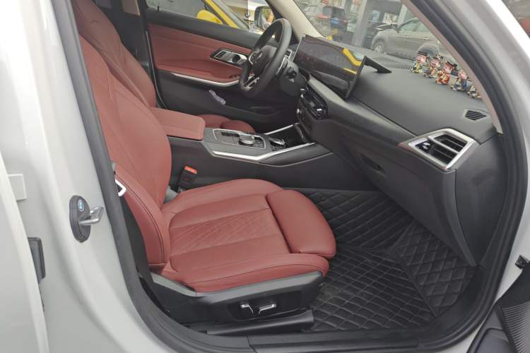 Used BMW 3 Series 2025 325Li M Sport Package Right Front Seat