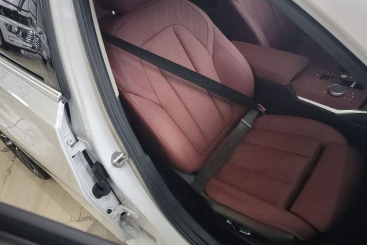 Used BMW 3 Series 2025 325i M Sport Package Right Front Seat