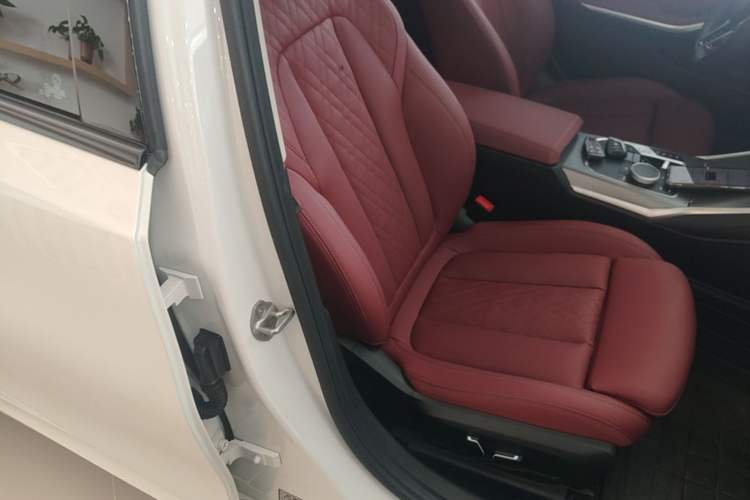 Used BMW 3 Series 2025 330Li M Sport Shadowline Package Right Front Seat