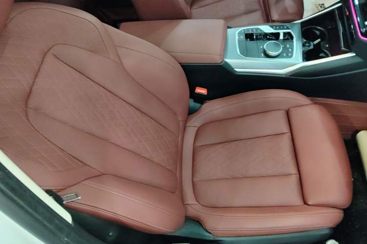 Used BMW 3 Series 2025 330Li M Sport Shadowline Package Right Front Seat