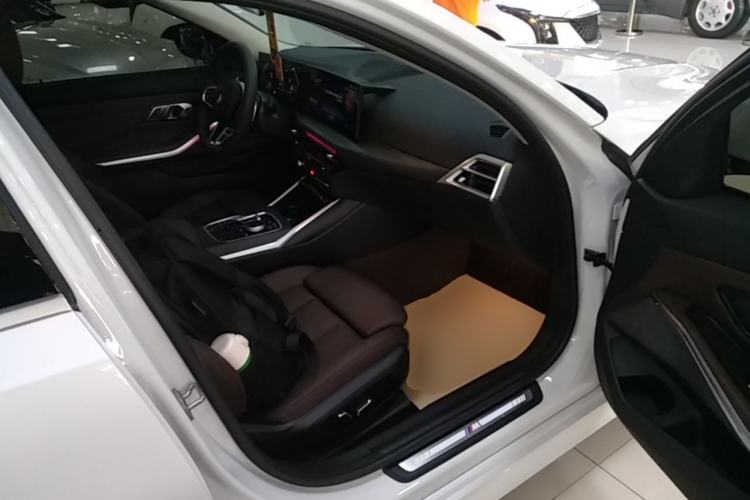 Used BMW 3 Series 2025 325Li M Sport Package Right Front Seat