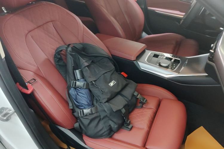 Used BMW 3 Series 2025 330Li M Sport Shadowline Package Right Front Seat