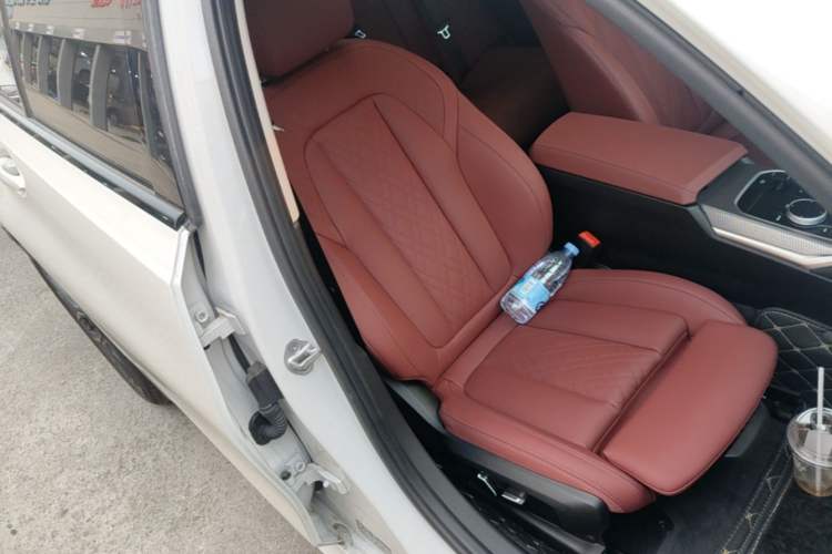 Used BMW 3 Series 2025 330Li M Sport Shadowline Package Right Front Seat