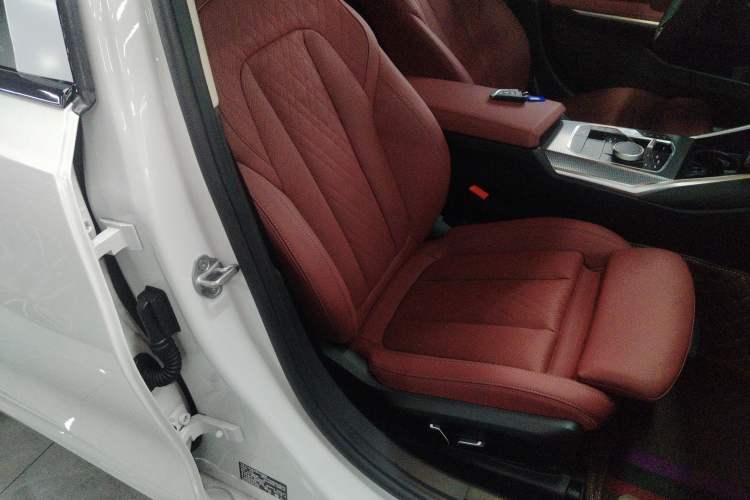Used BMW 3 Series 2025 330Li M Sport Shadowline Package Right Front Seat