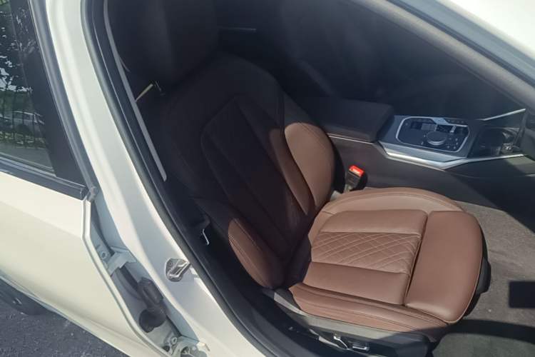 Used BMW 3 Series 2025 330Li M Sport Shadowline Package Right Front Seat