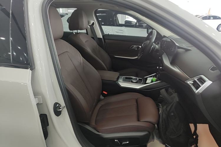 Used BMW 3 Series 2025 330Li M Sport Shadowline Package Right Front Seat