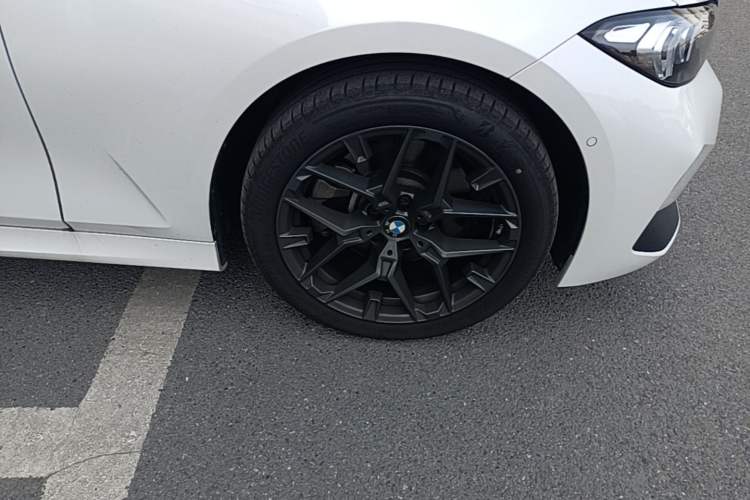 Used BMW 3 Series 2025 330Li M Sport Shadowline Package Right Front Wheel Hub