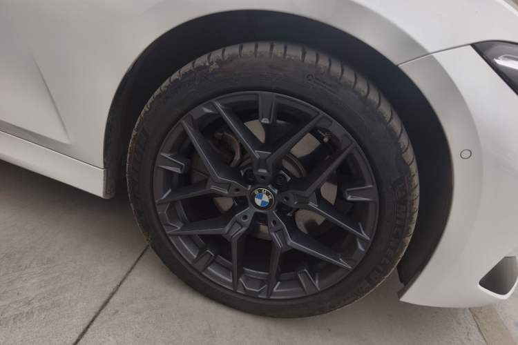 Used BMW 3 Series 2025 330Li M Sport Shadowline Package Right Front Wheel Hub