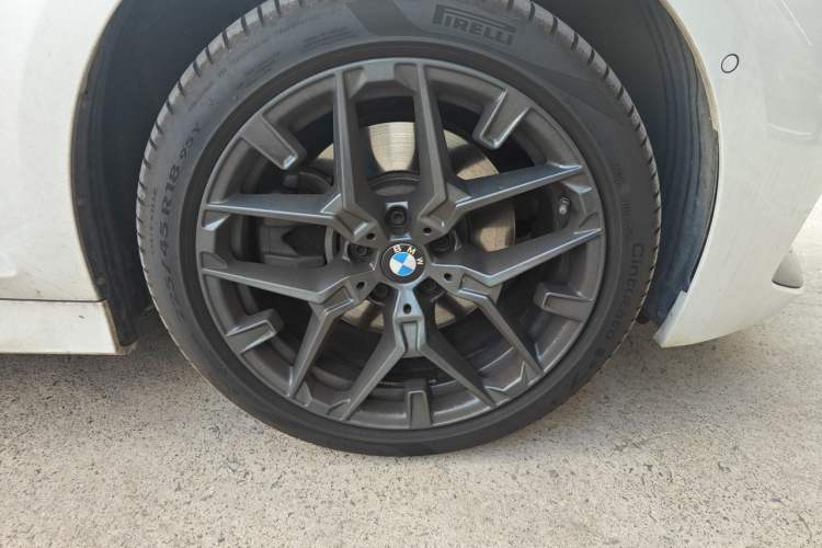 Used BMW 3 Series 2025 330Li M Sport Shadowline Package Right Front Wheel Hub