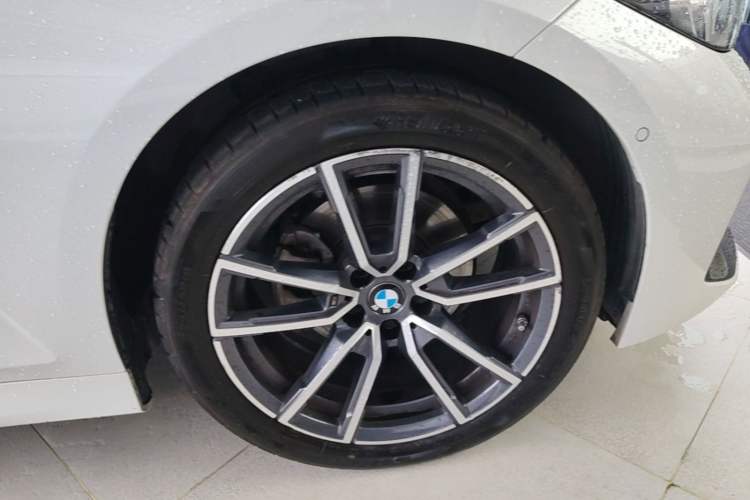 Used BMW 3 Series 2025 325Li M Sport Package Right Front Wheel Hub