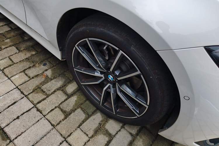 Used BMW 3 Series 2025 325i M Sport Package Right Front Wheel Hub