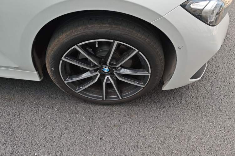 Used BMW 3 Series 2025 325Li M Sport Package Right Front Wheel Hub