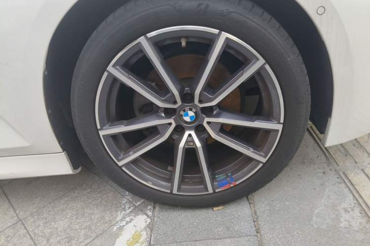 Used BMW 3 Series 2025 325Li M Sport Package Right Front Wheel Hub