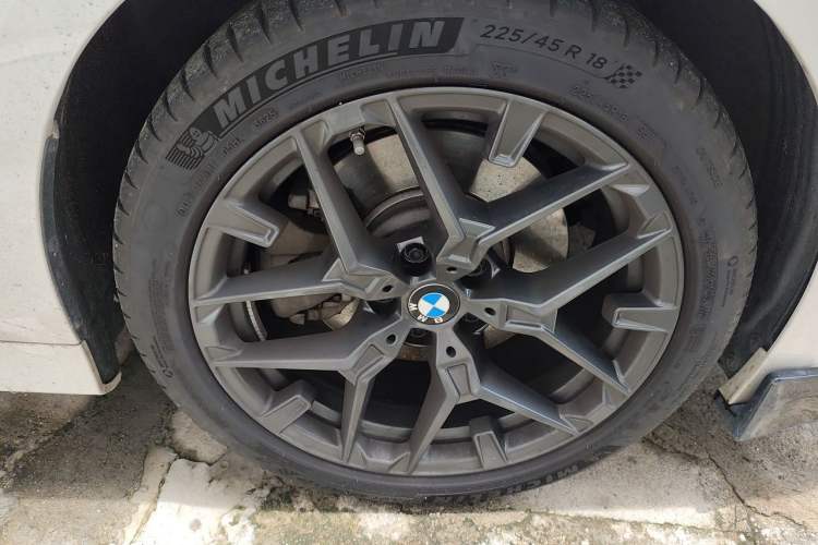 Used BMW 3 Series 2025 330Li M Sport Shadowline Package Right Front Wheel Hub
