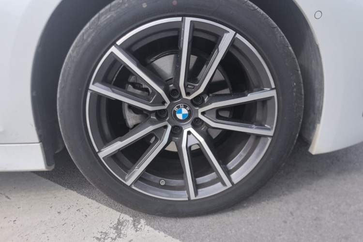 Used BMW 3 Series 2025 325Li M Sport Package Right Front Wheel Hub