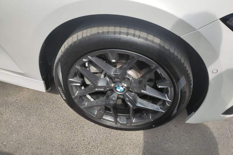 Used BMW 3 Series 2025 330Li M Sport Shadowline Package Right Front Wheel Hub