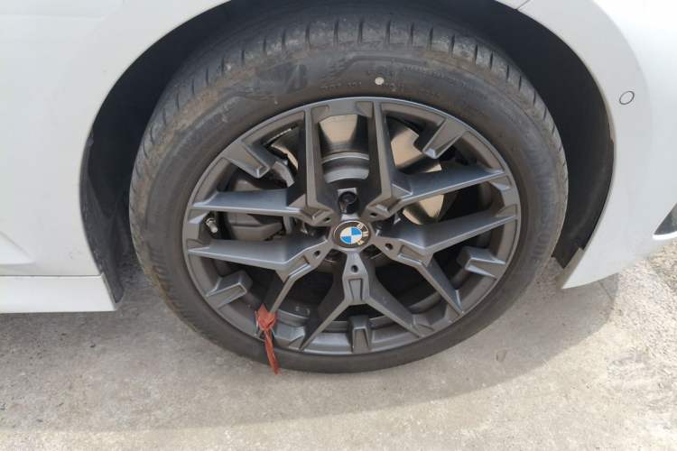 Used BMW 3 Series 2025 330Li M Sport Shadowline Package Right Front Wheel Hub