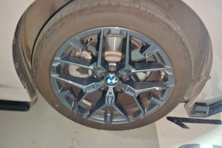 Used BMW 3 Series 2025 330Li Luxury Edition M Sport Night Edition Package Right Front Wheel Hub