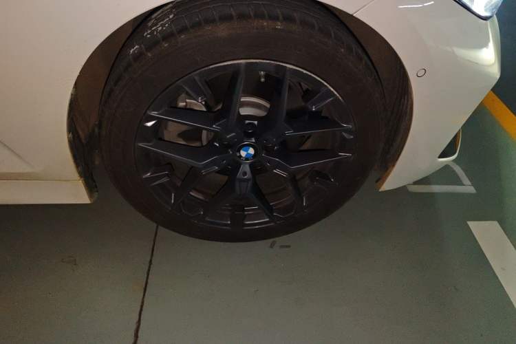 Used BMW 3 Series 2025 330Li M Sport Shadowline Package Right Front Wheel Hub