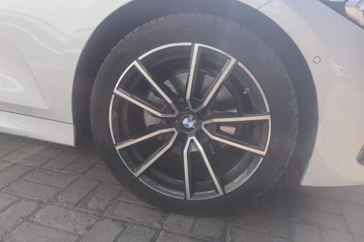 Used BMW 3 Series 2025 325Li M Sport Package Right Front Wheel Hub