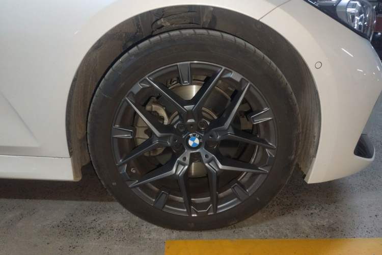 Used BMW 3 Series 2025 330Li M Sport Shadowline Package Right Front Wheel Hub