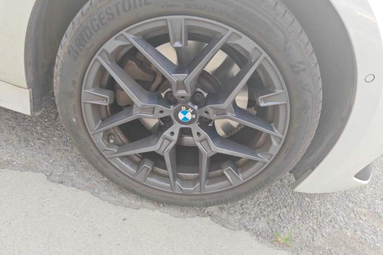 Used BMW 3 Series 2025 330Li M Sport Shadowline Package Right Front Wheel Hub