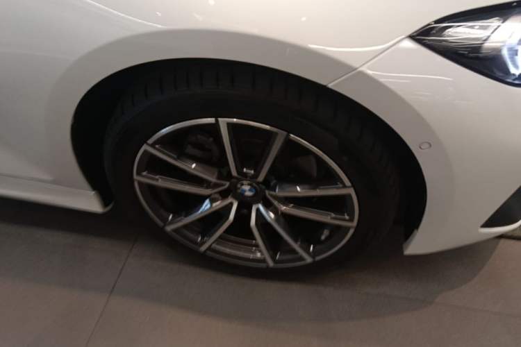 Used BMW 3 Series 2025 325Li M Sport Package Right Front Wheel Hub