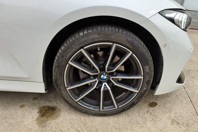 Used BMW 3 Series 2025 325Li M Sport Package Right Front Wheel Hub