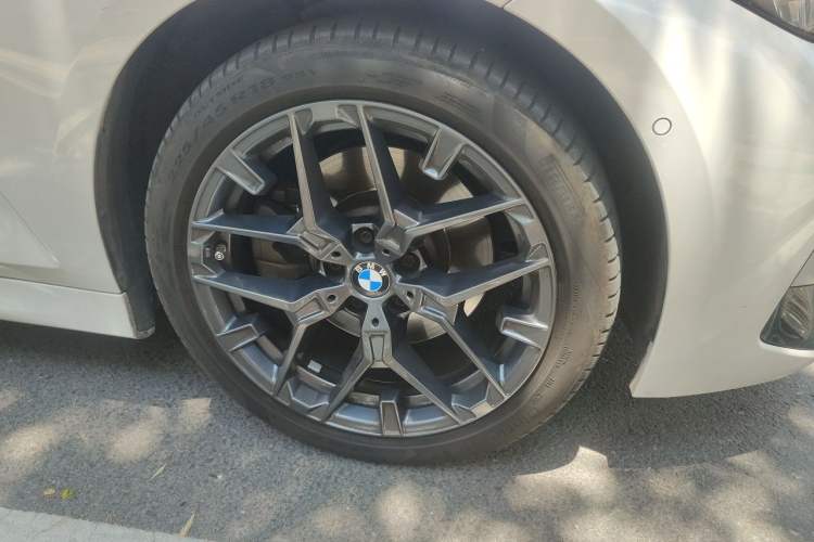Used BMW 3 Series 2025 330Li M Sport Shadowline Package Right Front Wheel Hub