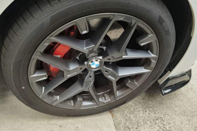 Used BMW 3 Series 2025 330Li M Sport Shadowline Package Right Front Wheel Hub