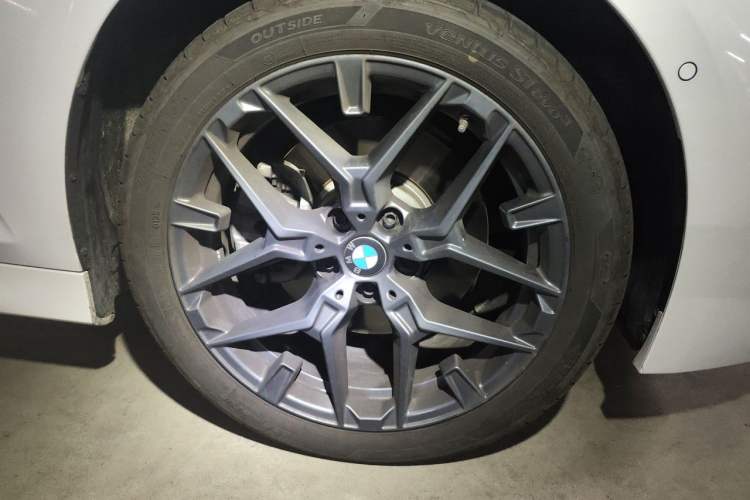 Used BMW 3 Series 2025 330Li M Sport Shadowline Package Right Front Wheel Hub