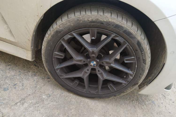 Used BMW 3 Series 2025 330Li M Sport Shadowline Package Right Front Wheel Hub