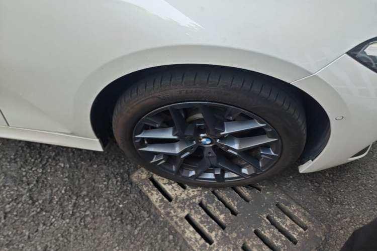 Used BMW 3 Series 2025 330Li M Sport Shadowline Package Right Front Wheel Hub