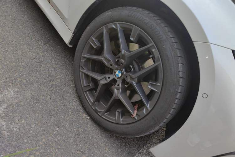 Used BMW 3 Series 2025 330Li M Sport Shadowline Package Right Front Wheel Hub