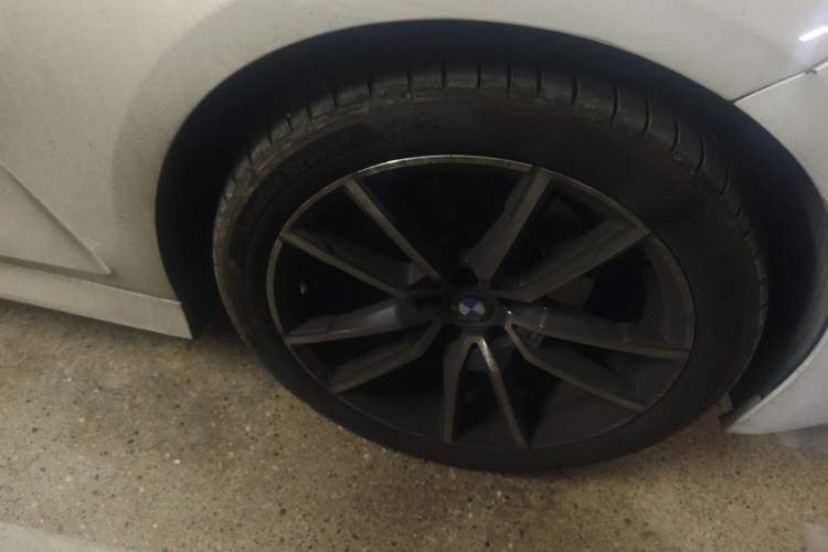 Used BMW 3 Series 2025 325Li M Sport Package Right Front Wheel Hub