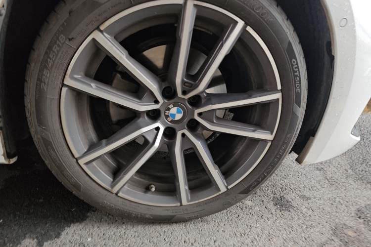 Used BMW 3 Series 2025 325Li M Sport Package Right Front Wheel Hub