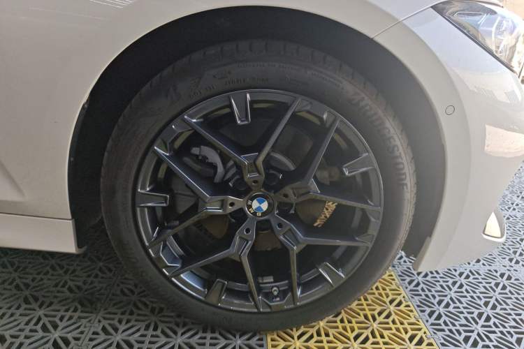 Used BMW 3 Series 2025 330Li M Sport Shadowline Package Right Front Wheel Hub