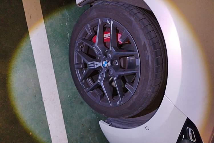 Used BMW 3 Series 2025 330Li M Sport Shadowline Package Right Front Wheel Hub