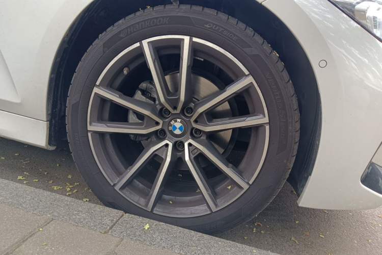 Used BMW 3 Series 2025 325Li M Sport Package Right Front Wheel Hub