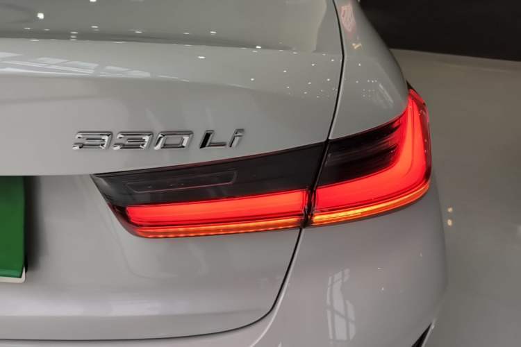 Used BMW 3 Series 2025 330Li M Sport Shadowline Package Right Rear Taillight