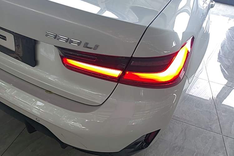 Used BMW 3 Series 2025 330Li M Sport Shadowline Package Right Rear Taillight