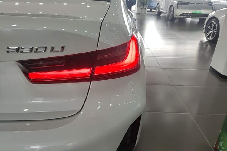 Used BMW 3 Series 2025 330Li M Sport Shadowline Package Right Rear Taillight