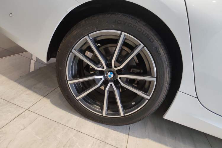 Used BMW 3 Series 2025 325Li M Sport Package Right Rear Wheel Hub