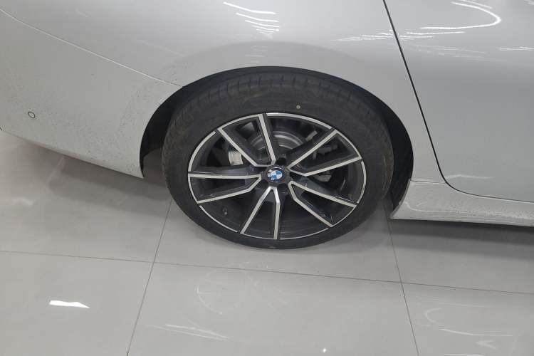 Used BMW 3 Series 2025 325Li M Sport Package Right Rear Wheel Hub